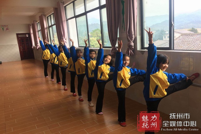 調(diào)整大小 rBAVFFoVgHeATHDHAAU-IJ6JKOo306.jpg