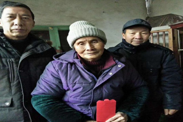 尊老敬老樹新風(fēng) 新年慰問顯關(guān)懷284.png
