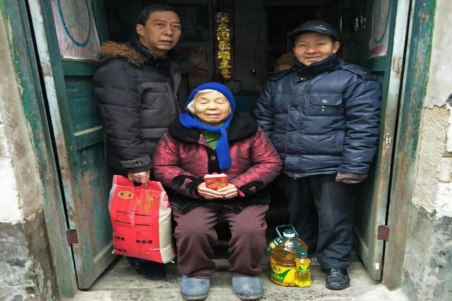 尊老敬老樹新風(fēng) 新年慰問顯關(guān)懷694.png